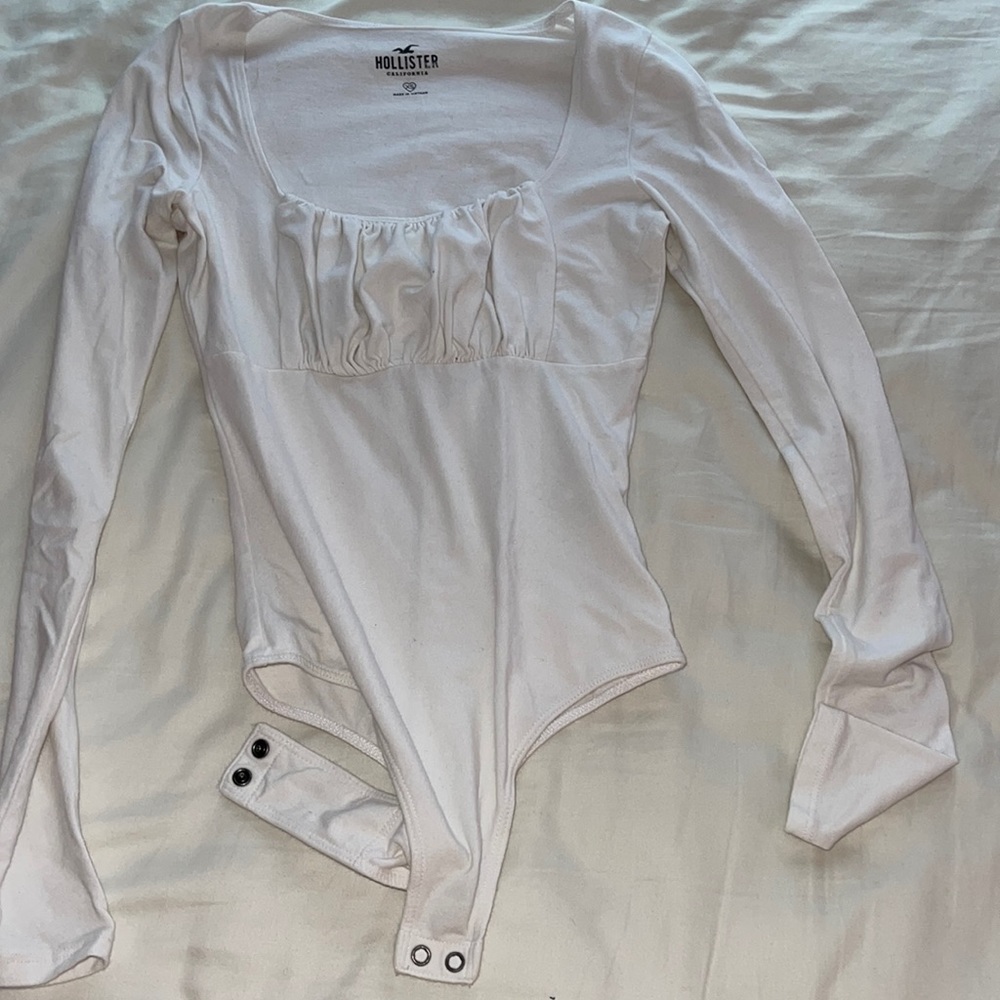 white ruffled square front bodysuit from hollister